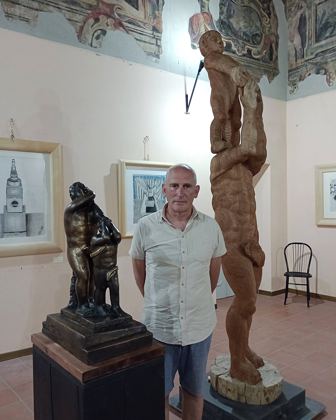 David Booker con le sue opere a Palazzo Fani, Tuscania